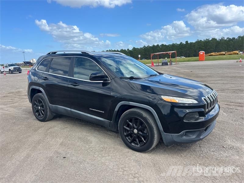 Jeep Latitude 2WD SUV Carros