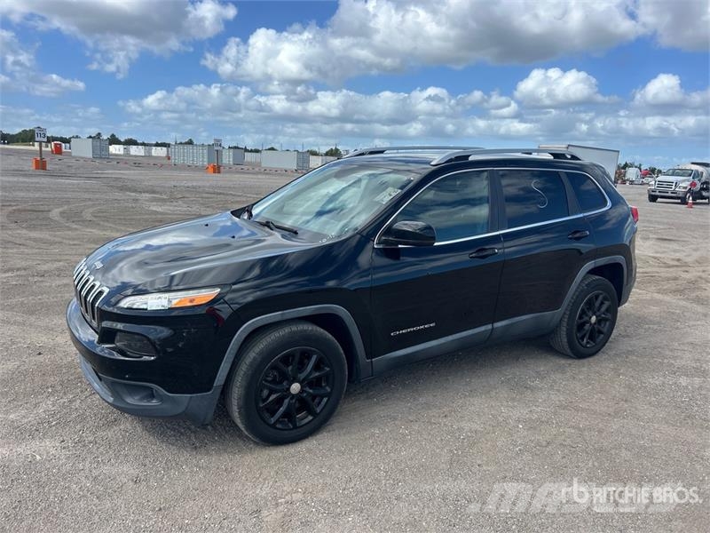 Jeep Latitude 2WD SUV Carros