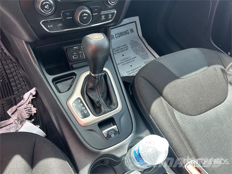 Jeep Latitude 2WD SUV Carros