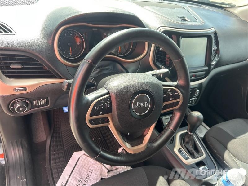 Jeep Latitude 2WD SUV Carros