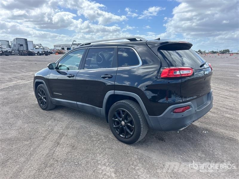 Jeep Latitude 2WD SUV Carros