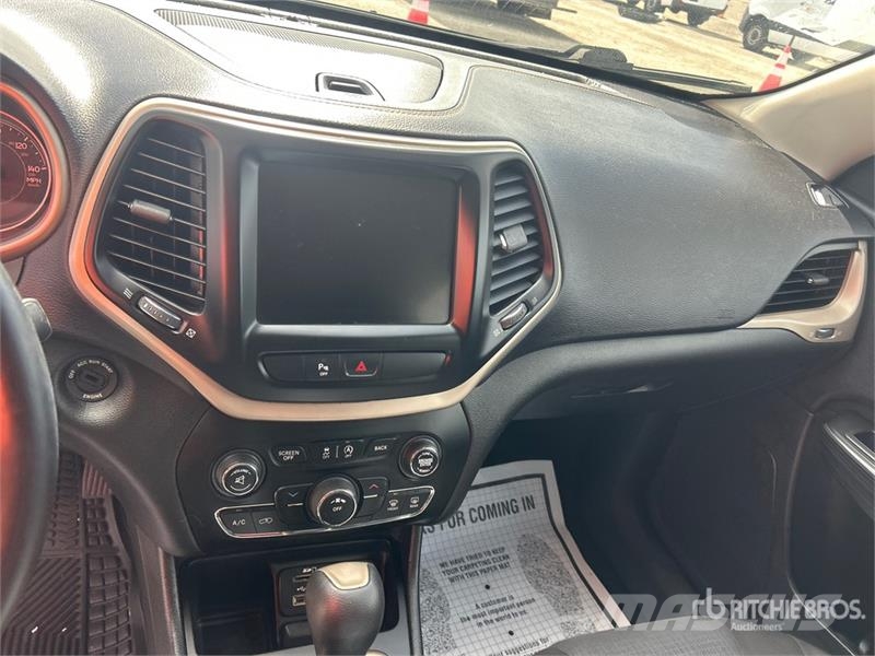 Jeep Latitude 2WD SUV Carros