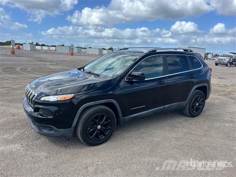 Jeep Latitude 2WD SUV Carros