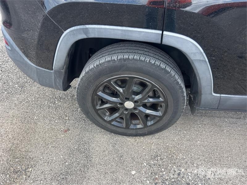 Jeep Latitude 2WD SUV Carros