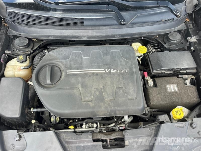 Jeep Latitude 2WD SUV Carros
