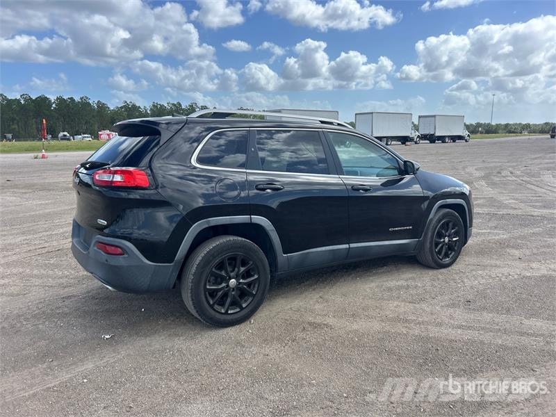 Jeep Latitude 2WD SUV Carros