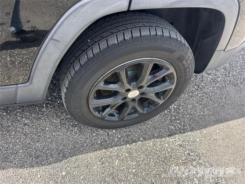Jeep Latitude 2WD SUV Carros