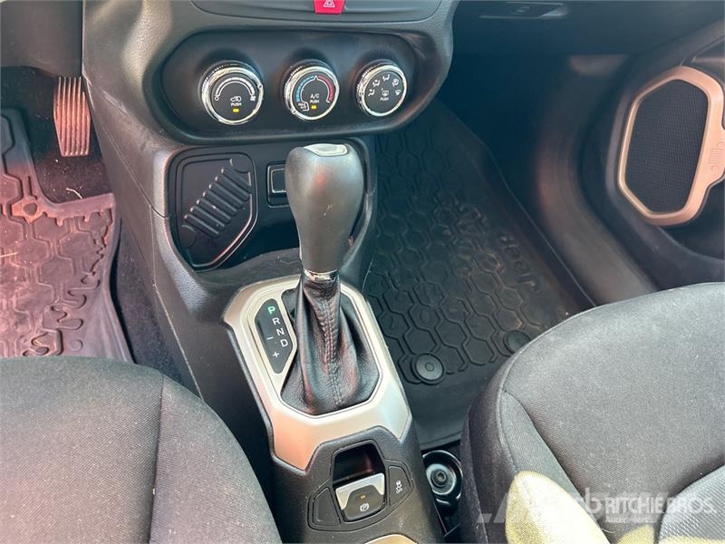 Jeep Renegade Sport SUV Avtomobili