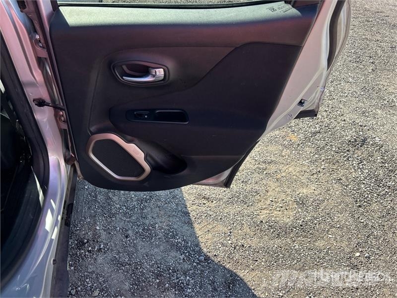 Jeep Renegade Sport SUV Avtomobili