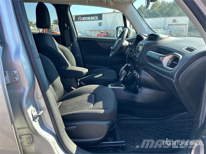 Jeep Renegade Sport SUV Avtomobili