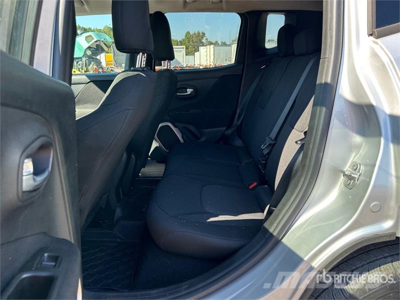 Jeep Renegade Sport SUV Avtomobili