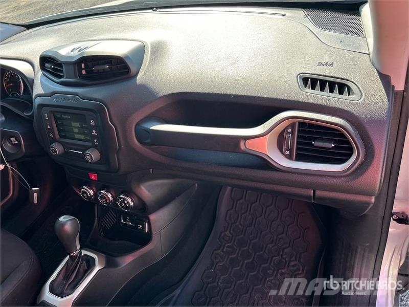 Jeep Renegade Sport SUV Avtomobili