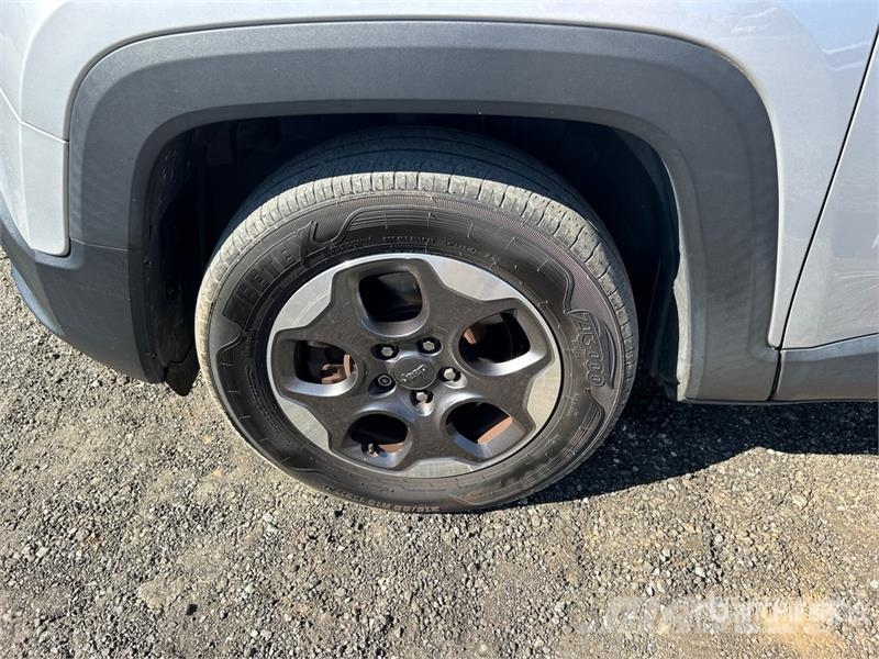 Jeep Renegade Sport SUV Avtomobili