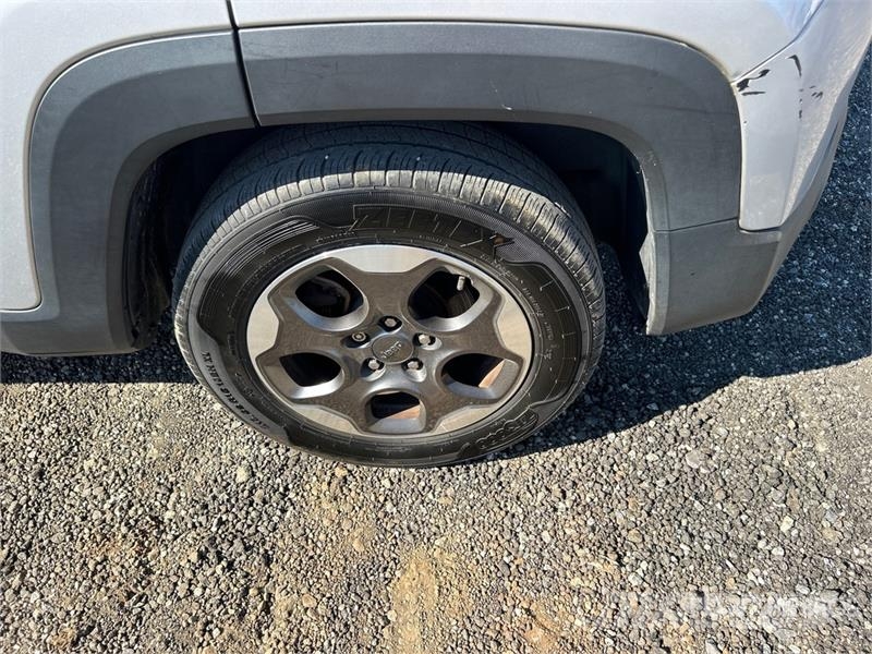 Jeep Renegade Sport SUV Avtomobili
