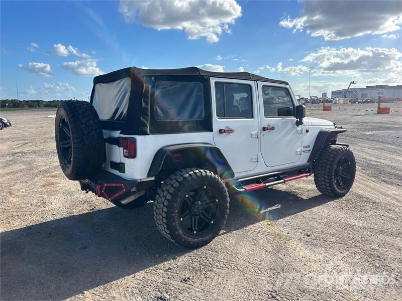 Jeep Wrangler Unlimited Sport 4WD SUV 自動車