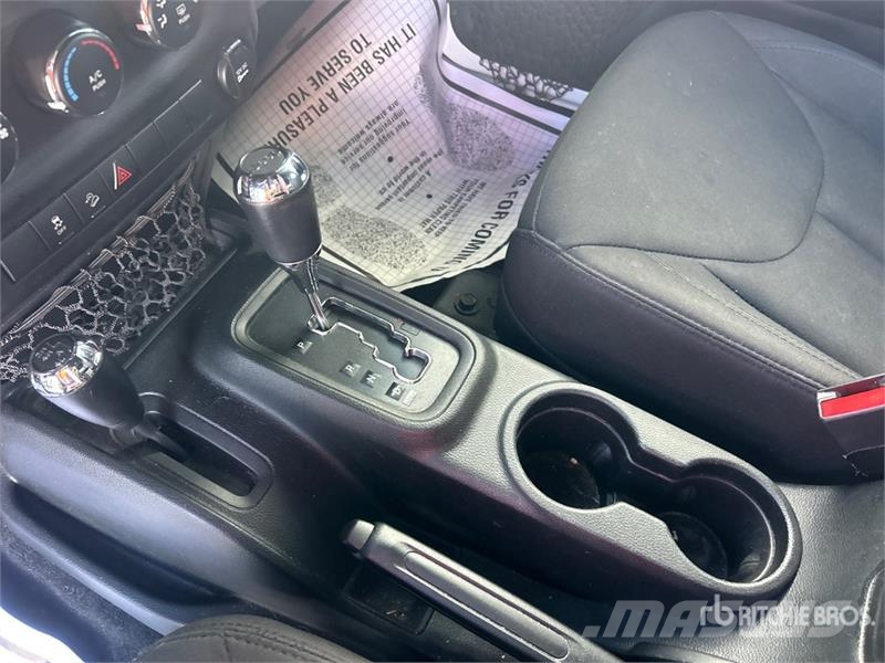 Jeep Wrangler Unlimited Sport 4WD SUV 自動車