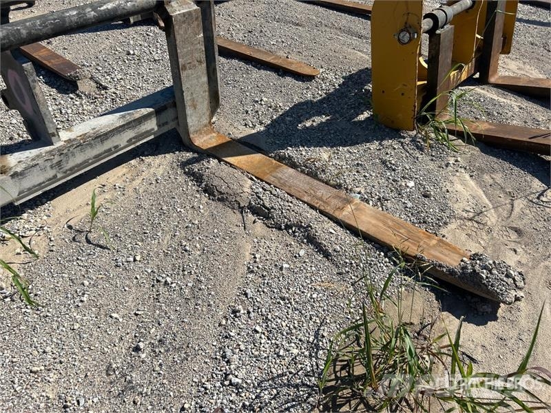 JIB 70 in Q/C Wheel Loader Forks - Fits John Deere Garfos