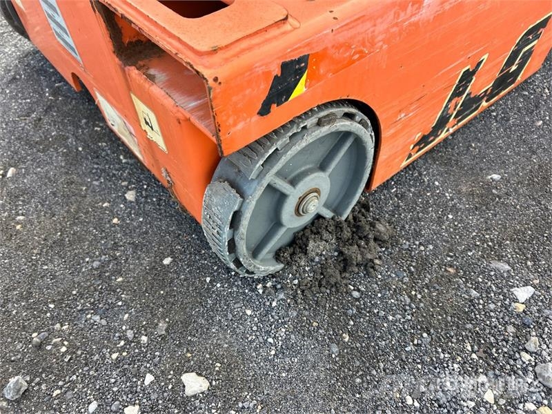 JLG 12SP Vertikalna dvigala