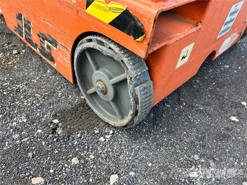 JLG 12SP Vertikalna dvigala