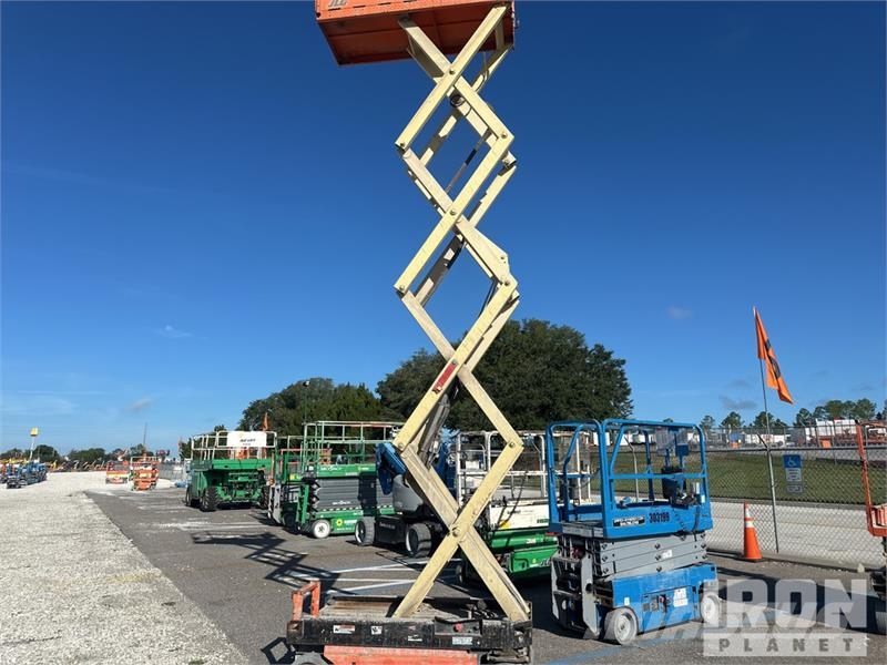 JLG 1932R Electric Scissor Lift رافعات مقصية الشكل