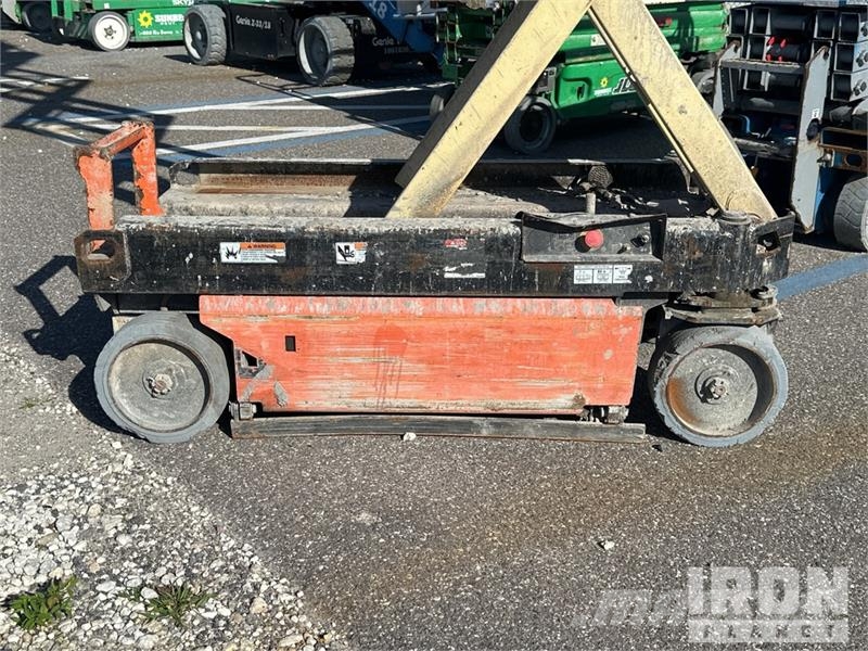 JLG 1932R Electric Scissor Lift رافعات مقصية الشكل