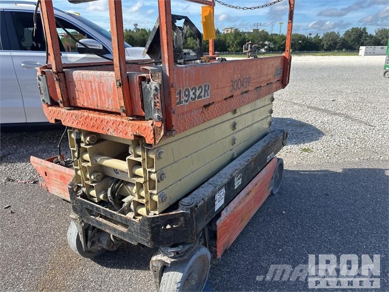JLG 1932R Electric Scissor Lift رافعات مقصية الشكل