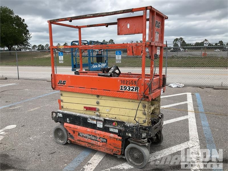 JLG 1932R Electric Scissor Lift رافعات مقصية الشكل