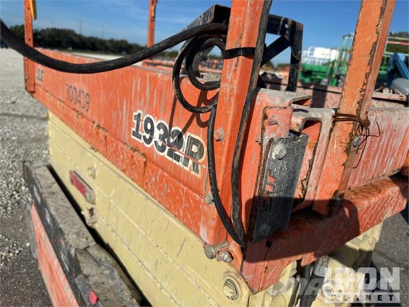 JLG 1932R Electric Scissor Lift رافعات مقصية الشكل
