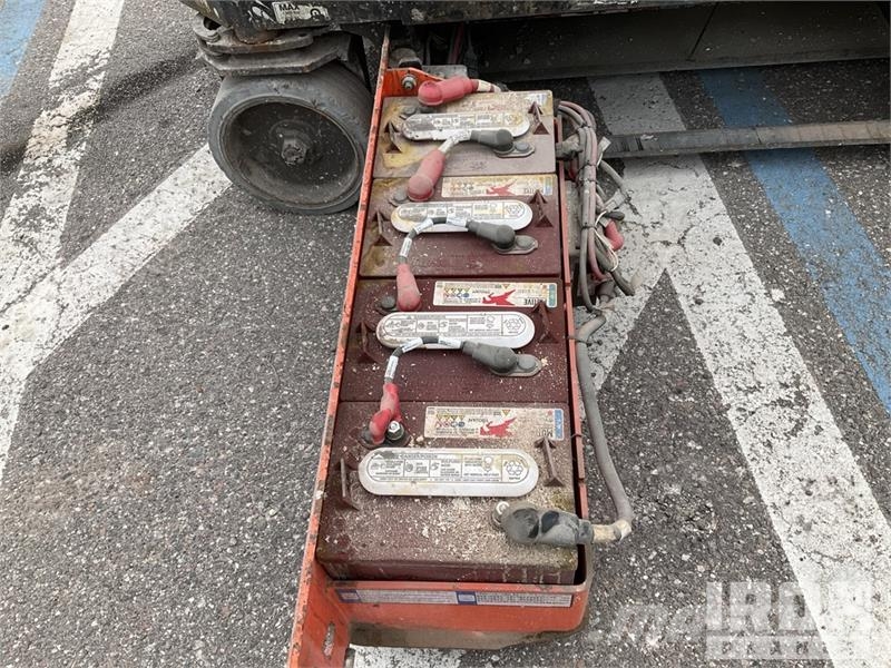 JLG 1932R Electric Scissor Lift رافعات مقصية الشكل