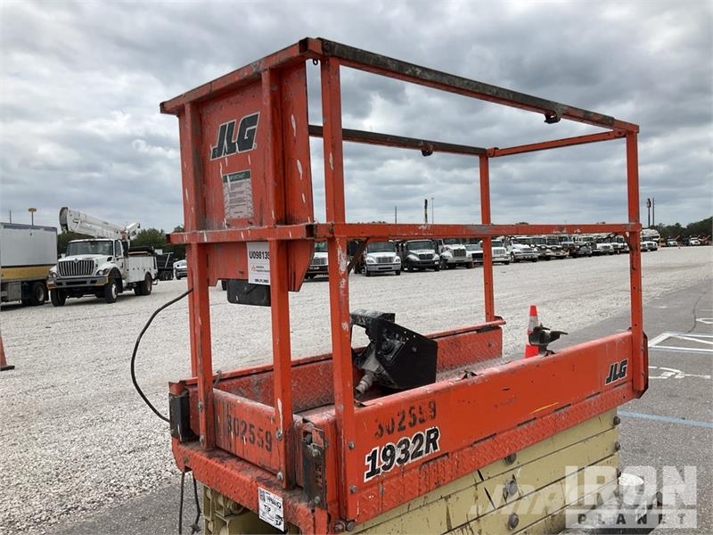 JLG 1932R Electric Scissor Lift رافعات مقصية الشكل