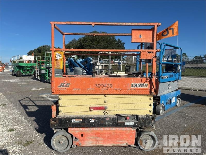 JLG 1932R Electric Scissor Lift رافعات مقصية الشكل