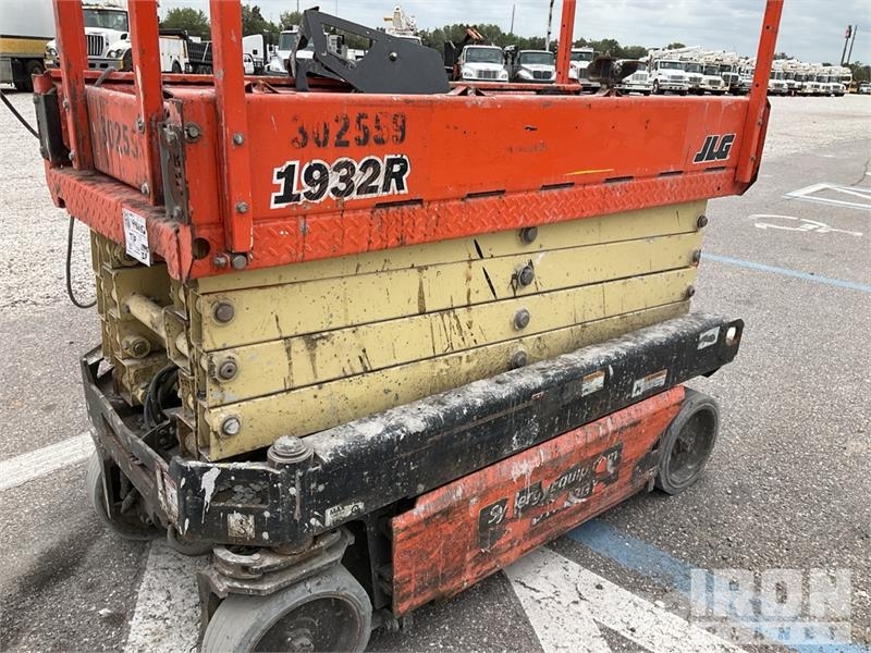 JLG 1932R Electric Scissor Lift رافعات مقصية الشكل