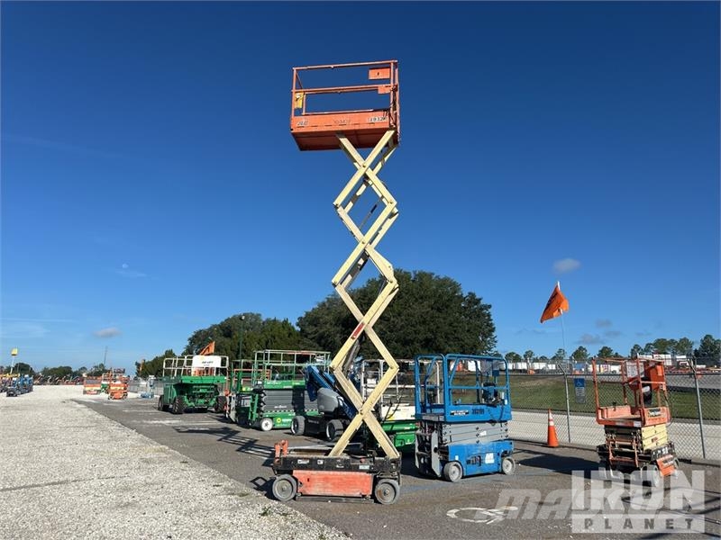 JLG 1932R Electric Scissor Lift رافعات مقصية الشكل