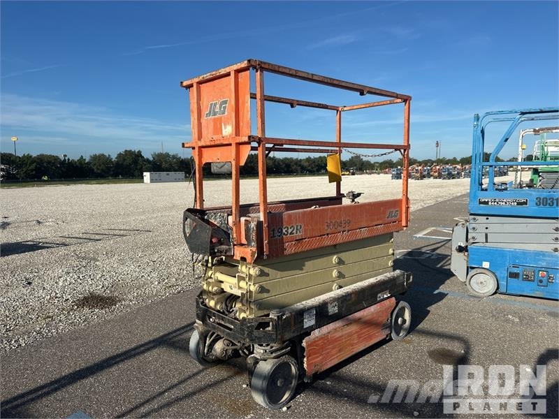 JLG 1932R Electric Scissor Lift رافعات مقصية الشكل