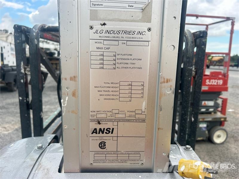 JLG 20MVL Vertical Mast Lift 客货电梯