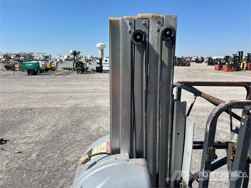 JLG 20MVL Vertical Mast Lift Sollevatori verticali