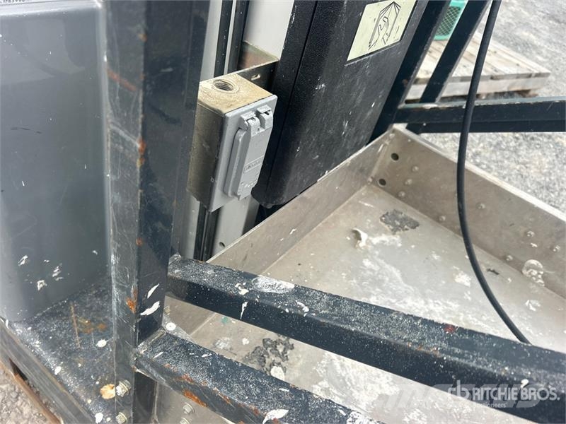 JLG 20MVL Vertical Mast Lift 客货电梯