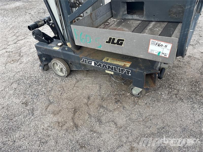JLG 25AM Vertical Mast Lift Vertical mast lifts