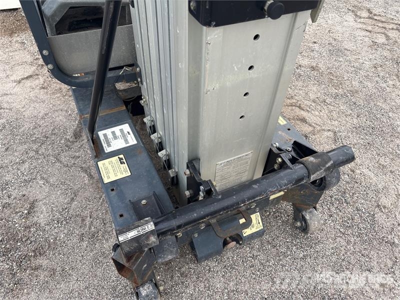 JLG 25AM Vertical Mast Lift Vertical mast lifts