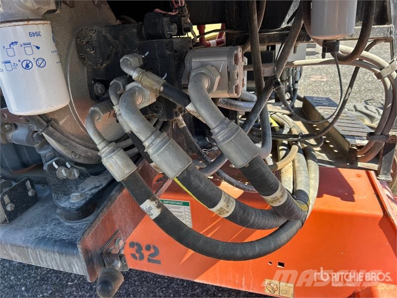JLG 450AJ 4WD Diesel Articulating Boom Lift Iseliikuvad poomtõstukid