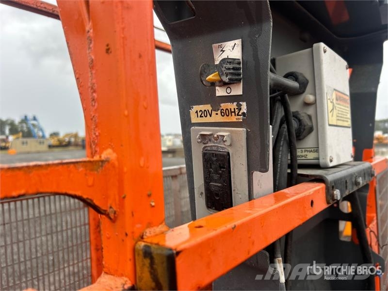 JLG 450AJ 4WD Diesel Articulating Boom Lift رافعات سلة مفصلية