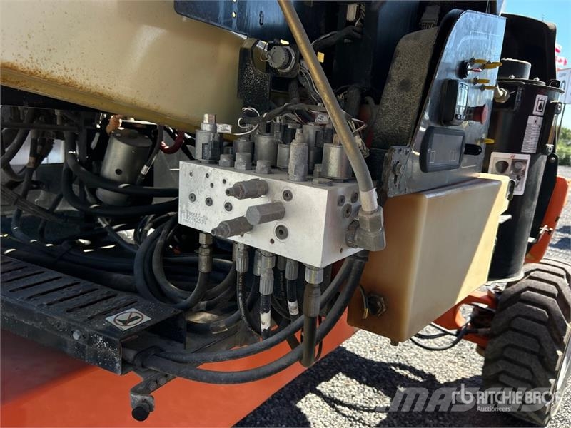 JLG 450AJ 4WD Diesel Articulating Boom Lift 관절형 전동이동 리프트