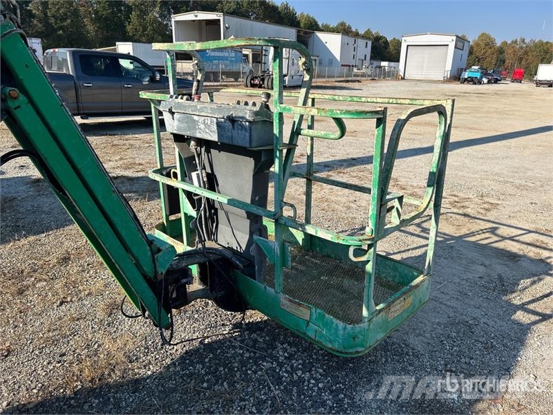 JLG 450AJ 4WD Dual Fuel Articulating Boom Lift Articulated boom lifts