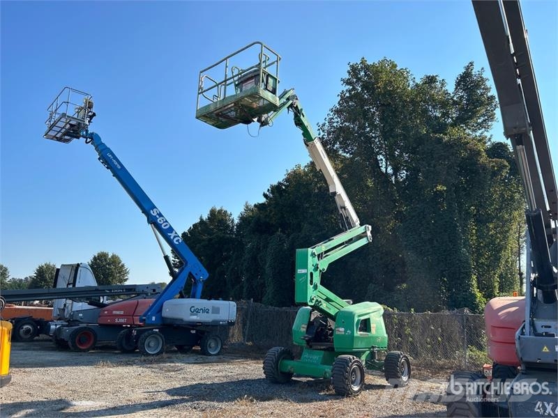 JLG 450AJ 4WD Dual Fuel Articulating Boom Lift Articulated boom lifts