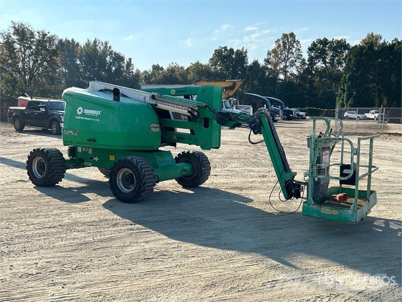 JLG 450AJ 4WD Dual Fuel Articulating Boom Lift Articulated boom lifts