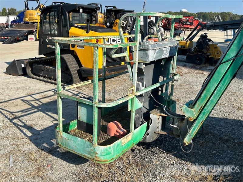 JLG 450AJ 4WD Dual Fuel Articulating Boom Lift Articulated boom lifts