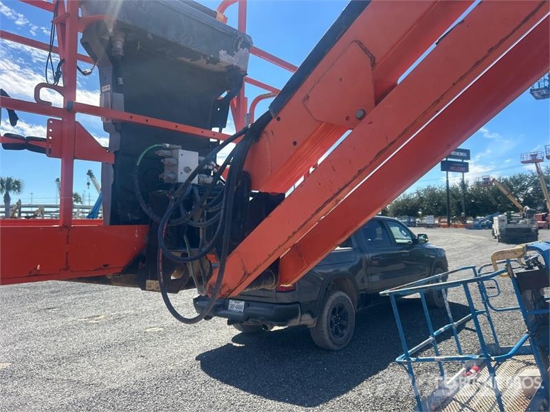 JLG 600AJ 4WD Diesel Articulating Boom Lift 관절형 전동이동 리프트