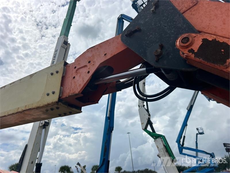 JLG 600AJ 4WD Diesel Articulating Boom Lift ブームリフト　屈伸型