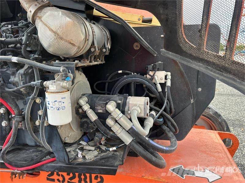 JLG 600AJ 4WD Diesel Articulating Boom Lift ブームリフト　屈伸型