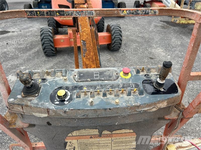 JLG 600AJ 4WD Diesel Articulating Boom Lift 관절형 전동이동 리프트